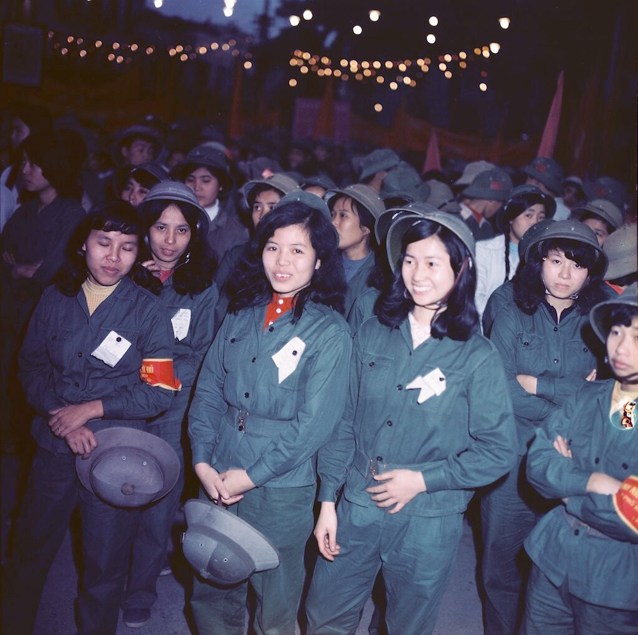 Các nữ quân nhân tham gia cuộc mít-tinh.